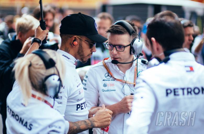 Hamilton messaged absent F1 race engineer about car set-up in Mexico